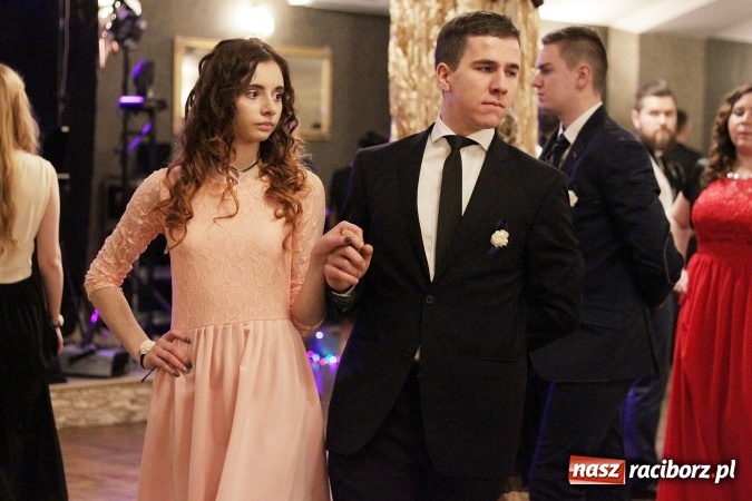 Zdjęcie w galerii na portalu naszraciborz.pl: Bal maturalny Ekonomika w Rogożanach wiadomości z regionu