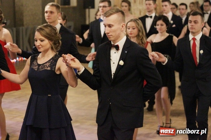 Zdjęcie w galerii na portalu naszraciborz.pl: Bal maturalny Ekonomika w Rogożanach wiadomości z regionu