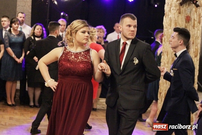 Zdjęcie w galerii na portalu naszraciborz.pl: Bal maturalny Ekonomika w Rogożanach wiadomości z regionu