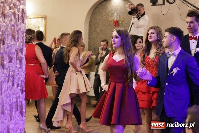 Zdjęcie w galerii na portalu naszraciborz.pl: Bal maturalny Ekonomika w Rogożanach wiadomości z regionu