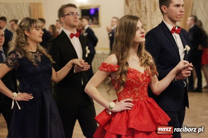 Zdjęcie w galerii na portalu naszraciborz.pl: Bal maturalny Ekonomika w Rogożanach wiadomości z regionu