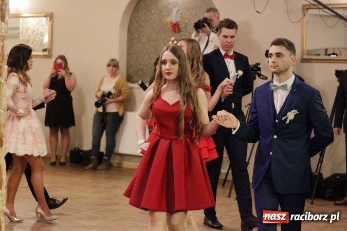 Zdjęcie w galerii na portalu naszraciborz.pl: Bal maturalny Ekonomika w Rogożanach wiadomości z regionu