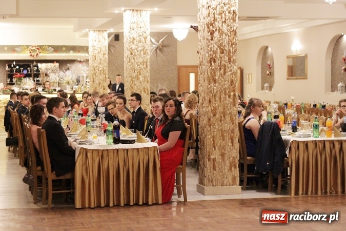 Zdjęcie w galerii na portalu naszraciborz.pl: Bal maturalny Ekonomika w Rogożanach wiadomości z regionu
