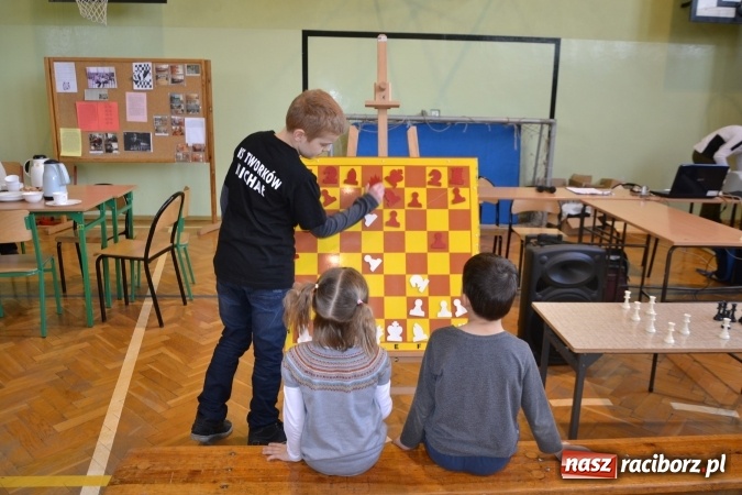 Zdjęcie w galerii na portalu naszraciborz.pl: VIII Międzynarodowy Turniej Szachowy w ZSO w Tworkowie wiadomości z regionu