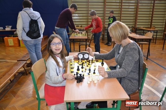 Zdjęcie w galerii na portalu naszraciborz.pl: VIII Międzynarodowy Turniej Szachowy w ZSO w Tworkowie wiadomości z regionu