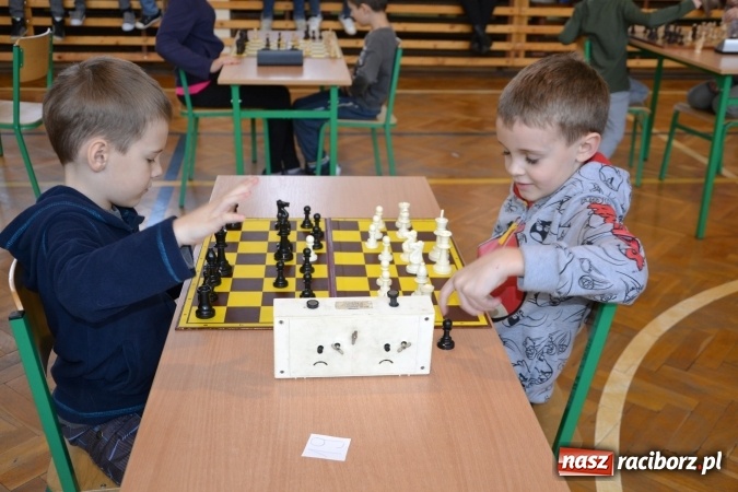 Zdjęcie w galerii na portalu naszraciborz.pl: VIII Międzynarodowy Turniej Szachowy w ZSO w Tworkowie wiadomości z regionu
