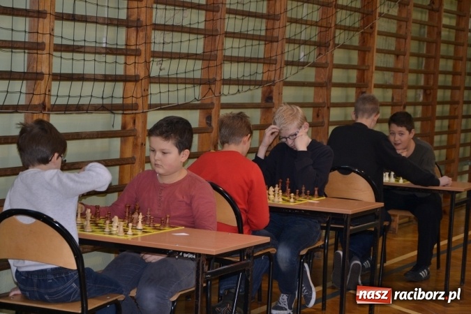 Zdjęcie w galerii na portalu naszraciborz.pl: VIII Międzynarodowy Turniej Szachowy w ZSO w Tworkowie wiadomości z regionu