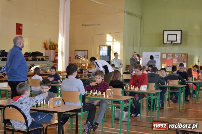 Zdjęcie w galerii na portalu naszraciborz.pl: VIII Międzynarodowy Turniej Szachowy w ZSO w Tworkowie wiadomości z regionu
