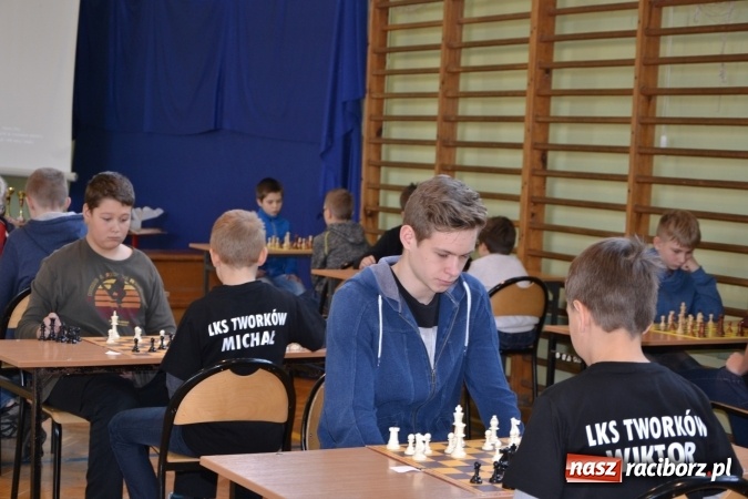 Zdjęcie w galerii na portalu naszraciborz.pl: VIII Międzynarodowy Turniej Szachowy w ZSO w Tworkowie wiadomości z regionu