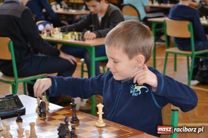 Zdjęcie w galerii na portalu naszraciborz.pl: VIII Międzynarodowy Turniej Szachowy w ZSO w Tworkowie wiadomości z regionu
