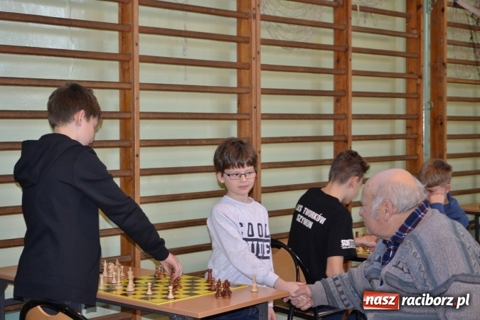 Zdjęcie w galerii na portalu naszraciborz.pl: VIII Międzynarodowy Turniej Szachowy w ZSO w Tworkowie wiadomości z regionu