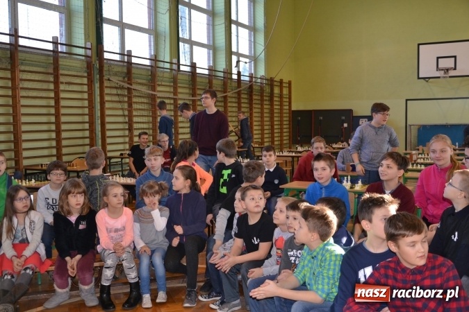 Zdjęcie w galerii na portalu naszraciborz.pl: VIII Międzynarodowy Turniej Szachowy w ZSO w Tworkowie wiadomości z regionu