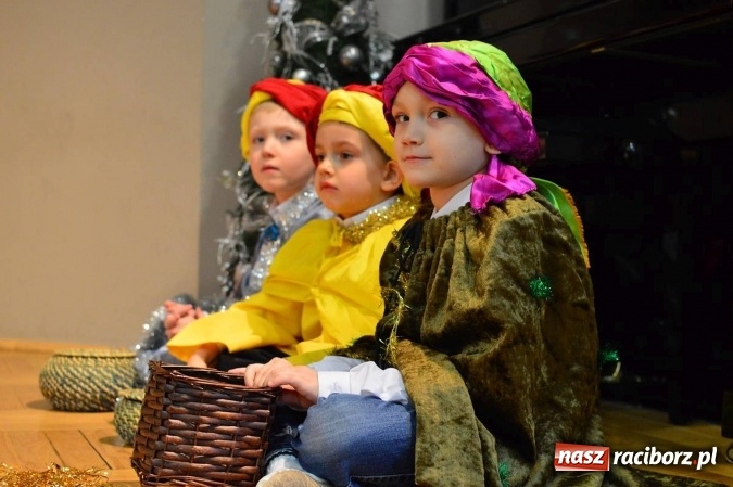 Zdjęcie w galerii na portalu naszraciborz.pl: Dzień Babci i Dziadka w bieńkowickim przedszkolu  wiadomości z regionu