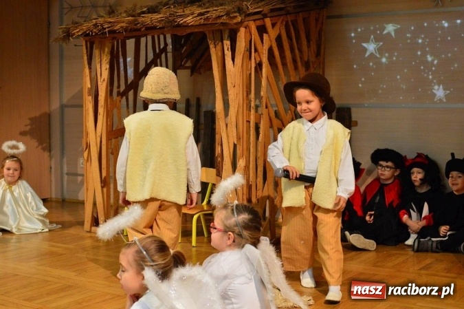 Zdjęcie w galerii na portalu naszraciborz.pl: Dzień Babci i Dziadka w bieńkowickim przedszkolu  wiadomości z regionu