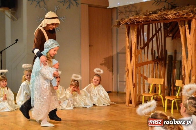 Zdjęcie w galerii na portalu naszraciborz.pl: Dzień Babci i Dziadka w bieńkowickim przedszkolu  wiadomości z regionu