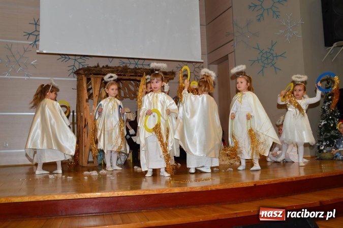 Zdjęcie w galerii na portalu naszraciborz.pl: Dzień Babci i Dziadka w bieńkowickim przedszkolu  wiadomości z regionu