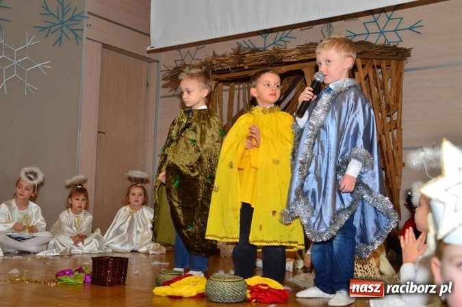 Zdjęcie w galerii na portalu naszraciborz.pl: Dzień Babci i Dziadka w bieńkowickim przedszkolu  wiadomości z regionu