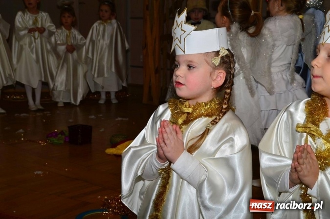 Zdjęcie w galerii na portalu naszraciborz.pl: Dzień Babci i Dziadka w bieńkowickim przedszkolu  wiadomości z regionu