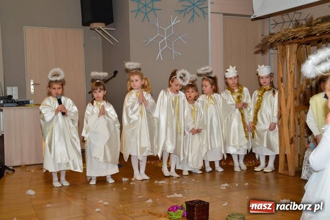 Zdjęcie w galerii na portalu naszraciborz.pl: Dzień Babci i Dziadka w bieńkowickim przedszkolu  wiadomości z regionu