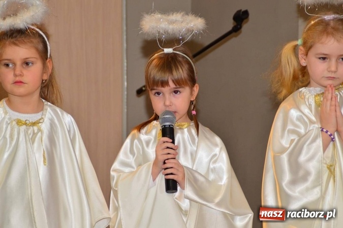 Zdjęcie w galerii na portalu naszraciborz.pl: Dzień Babci i Dziadka w bieńkowickim przedszkolu  wiadomości z regionu