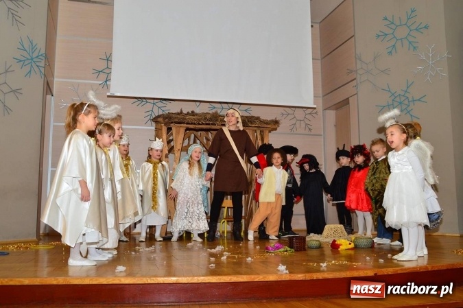 Zdjęcie w galerii na portalu naszraciborz.pl: Dzień Babci i Dziadka w bieńkowickim przedszkolu  wiadomości z regionu