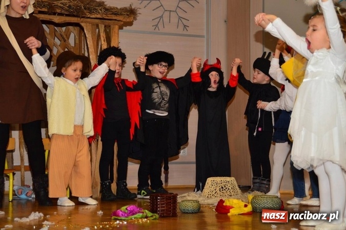 Zdjęcie w galerii na portalu naszraciborz.pl: Dzień Babci i Dziadka w bieńkowickim przedszkolu  wiadomości z regionu