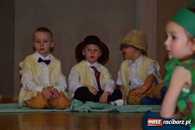 Zdjęcie w galerii na portalu naszraciborz.pl: Dzień Babci i Dziadka w bieńkowickim przedszkolu  wiadomości z regionu