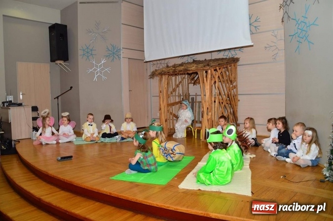 Zdjęcie w galerii na portalu naszraciborz.pl: Dzień Babci i Dziadka w bieńkowickim przedszkolu  wiadomości z regionu