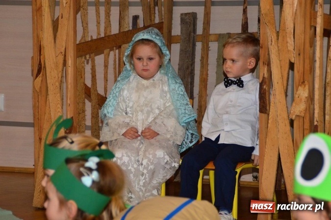 Zdjęcie w galerii na portalu naszraciborz.pl: Dzień Babci i Dziadka w bieńkowickim przedszkolu  wiadomości z regionu