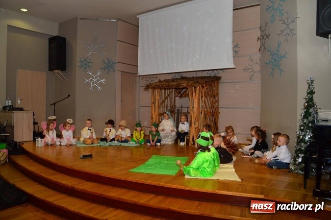 Zdjęcie w galerii na portalu naszraciborz.pl: Dzień Babci i Dziadka w bieńkowickim przedszkolu  wiadomości z regionu