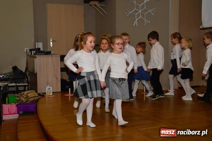 Zdjęcie w galerii na portalu naszraciborz.pl: Dzień Babci i Dziadka w bieńkowickim przedszkolu  wiadomości z regionu