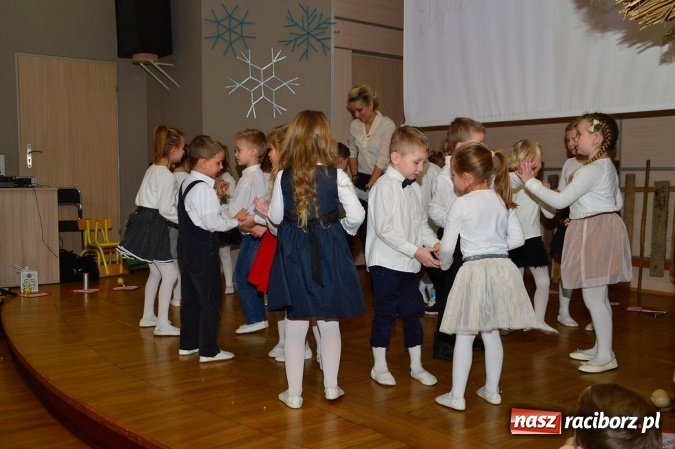 Zdjęcie w galerii na portalu naszraciborz.pl: Dzień Babci i Dziadka w bieńkowickim przedszkolu  wiadomości z regionu