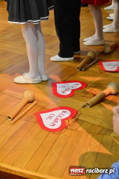 Zdjęcie w galerii na portalu naszraciborz.pl: Dzień Babci i Dziadka w bieńkowickim przedszkolu  wiadomości z regionu