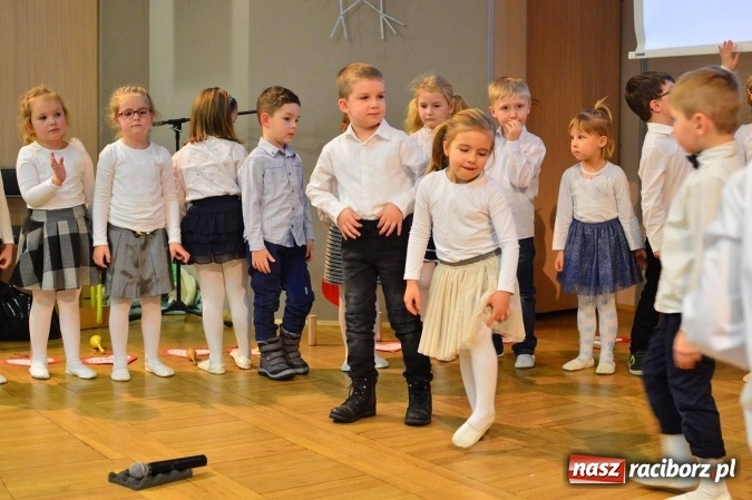 Zdjęcie w galerii na portalu naszraciborz.pl: Dzień Babci i Dziadka w bieńkowickim przedszkolu  wiadomości z regionu