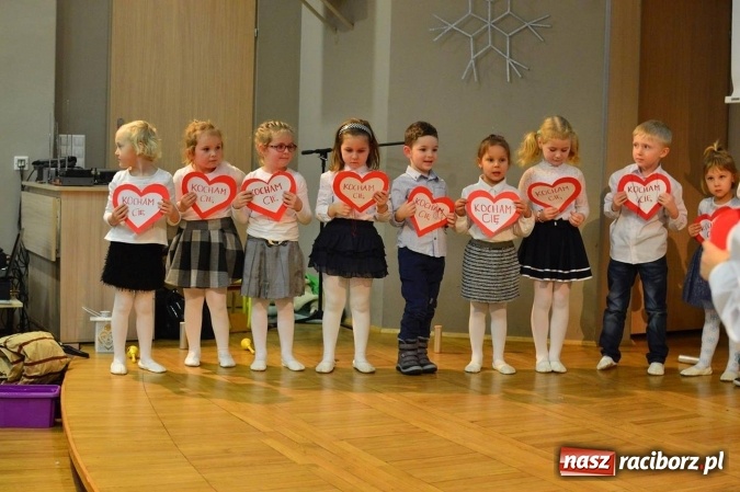 Zdjęcie w galerii na portalu naszraciborz.pl: Dzień Babci i Dziadka w bieńkowickim przedszkolu  wiadomości z regionu