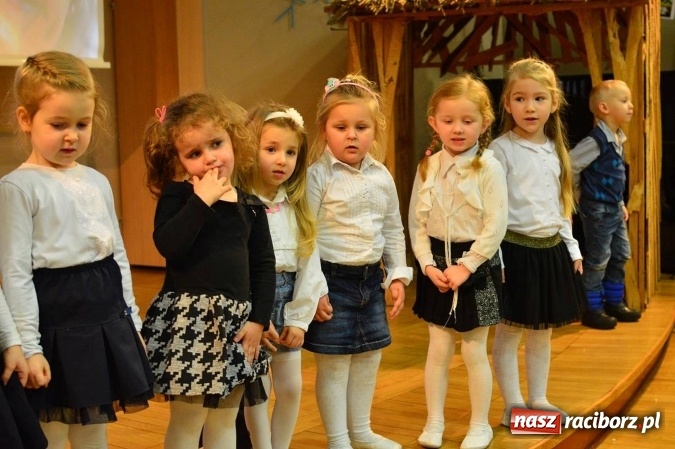 Zdjęcie w galerii na portalu naszraciborz.pl: Dzień Babci i Dziadka w bieńkowickim przedszkolu  wiadomości z regionu