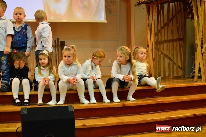 Zdjęcie w galerii na portalu naszraciborz.pl: Dzień Babci i Dziadka w bieńkowickim przedszkolu  wiadomości z regionu