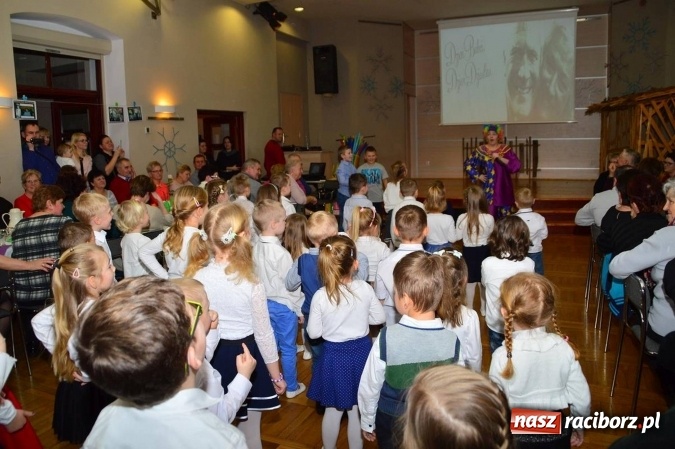 Zdjęcie w galerii na portalu naszraciborz.pl: Dzień Babci i Dziadka w bieńkowickim przedszkolu  wiadomości z regionu