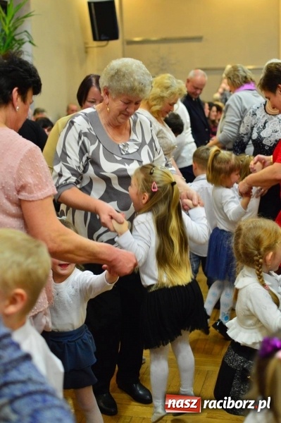 Zdjęcie w galerii na portalu naszraciborz.pl: Dzień Babci i Dziadka w bieńkowickim przedszkolu  wiadomości z regionu