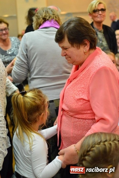 Zdjęcie w galerii na portalu naszraciborz.pl: Dzień Babci i Dziadka w bieńkowickim przedszkolu  wiadomości z regionu