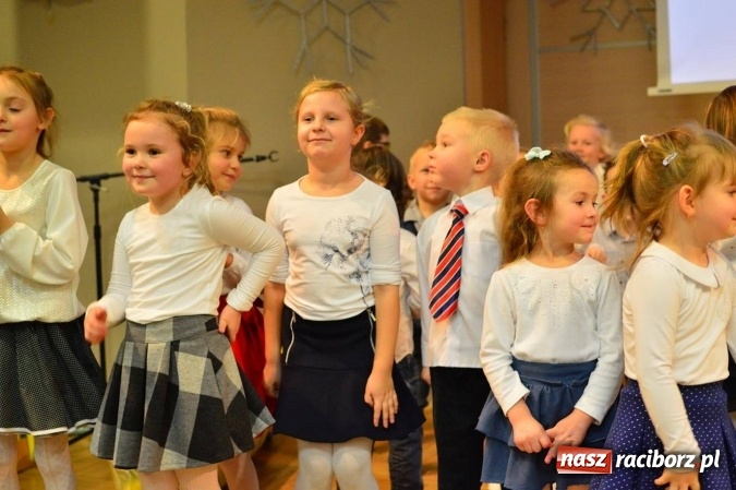 Zdjęcie w galerii na portalu naszraciborz.pl: Dzień Babci i Dziadka w bieńkowickim przedszkolu  wiadomości z regionu