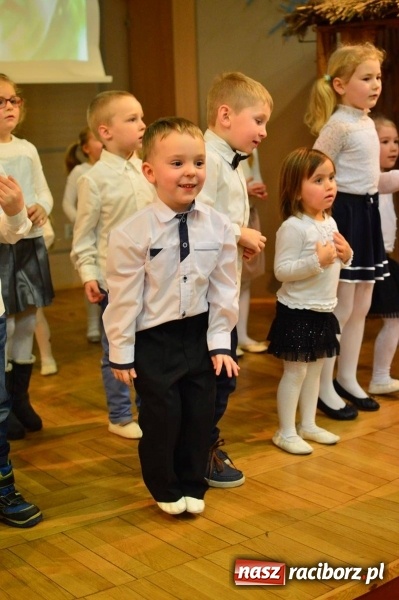 Zdjęcie w galerii na portalu naszraciborz.pl: Dzień Babci i Dziadka w bieńkowickim przedszkolu  wiadomości z regionu