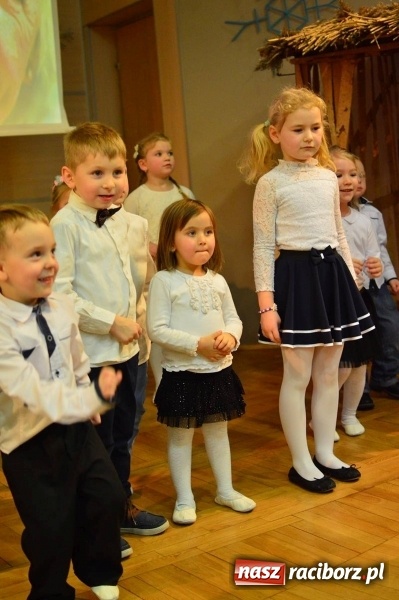 Zdjęcie w galerii na portalu naszraciborz.pl: Dzień Babci i Dziadka w bieńkowickim przedszkolu  wiadomości z regionu