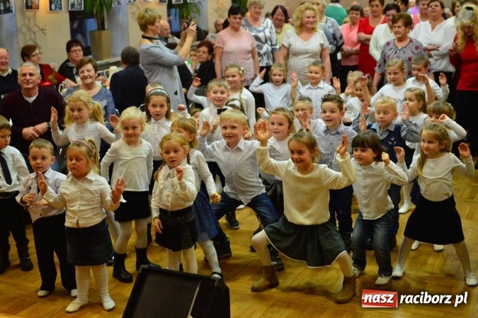 Zdjęcie w galerii na portalu naszraciborz.pl: Dzień Babci i Dziadka w bieńkowickim przedszkolu  wiadomości z regionu