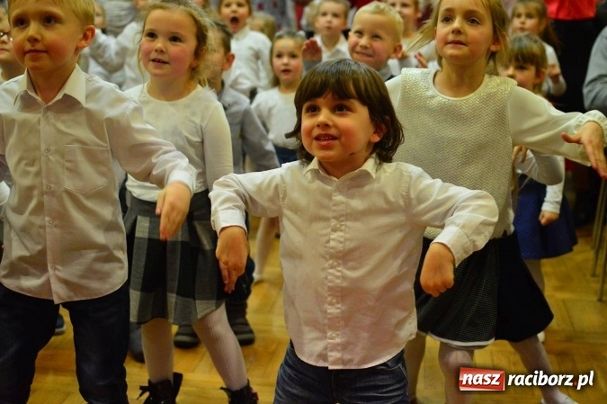 Zdjęcie w galerii na portalu naszraciborz.pl: Dzień Babci i Dziadka w bieńkowickim przedszkolu  wiadomości z regionu