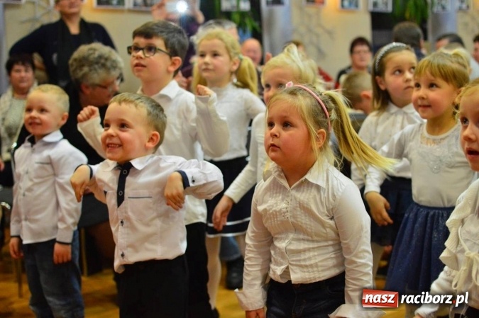 Zdjęcie w galerii na portalu naszraciborz.pl: Dzień Babci i Dziadka w bieńkowickim przedszkolu  wiadomości z regionu