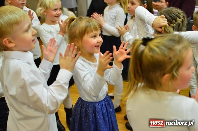 Zdjęcie w galerii na portalu naszraciborz.pl: Dzień Babci i Dziadka w bieńkowickim przedszkolu  wiadomości z regionu