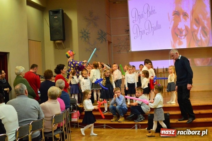 Zdjęcie w galerii na portalu naszraciborz.pl: Dzień Babci i Dziadka w bieńkowickim przedszkolu  wiadomości z regionu