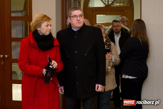 Zdjęcie w galerii na portalu naszraciborz.pl: Obsłużą was tak, jak na to zasłużyliście, czyli jak to starosta Winiarski skradł urodzinowe show prezydentowi Lenkowi wiadomości z regionu