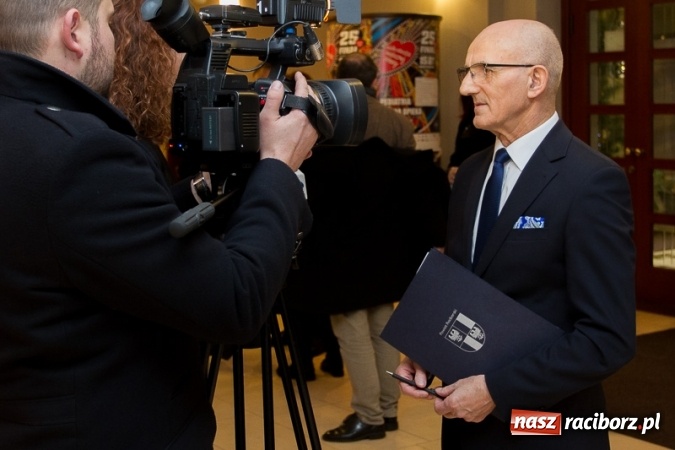 Zdjęcie w galerii na portalu naszraciborz.pl: Obsłużą was tak, jak na to zasłużyliście, czyli jak to starosta Winiarski skradł urodzinowe show prezydentowi Lenkowi wiadomości z regionu